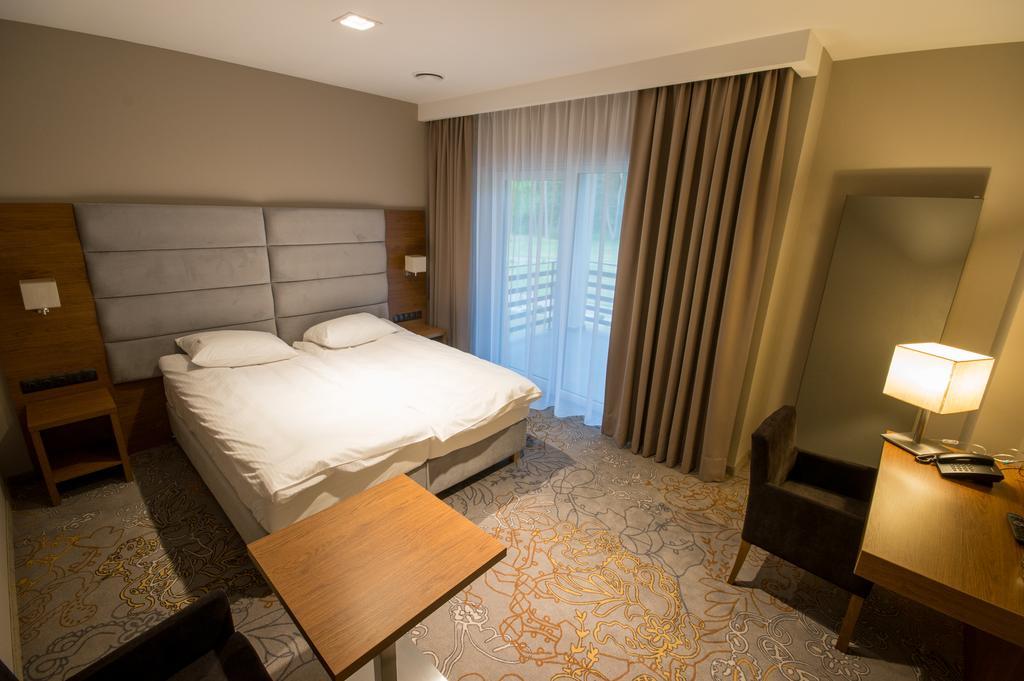 Rezydencja Sosnowa Luxury Hotel Janów Lubelski Buitenkant foto