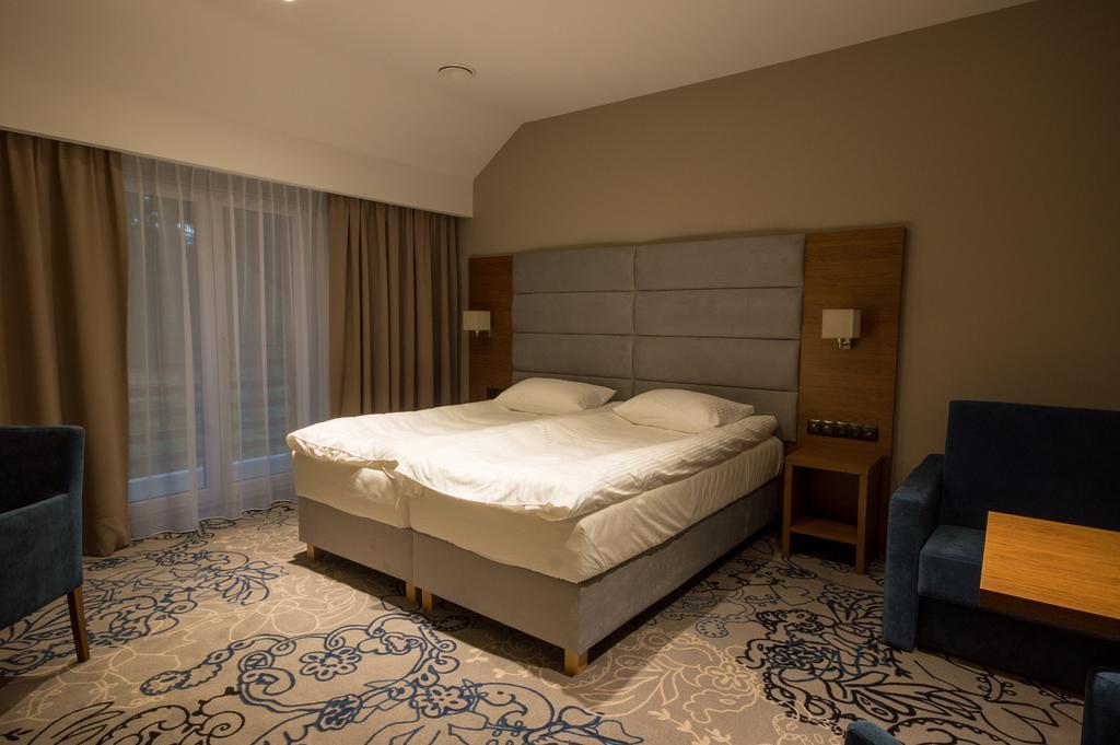 Rezydencja Sosnowa Luxury Hotel Janów Lubelski Buitenkant foto