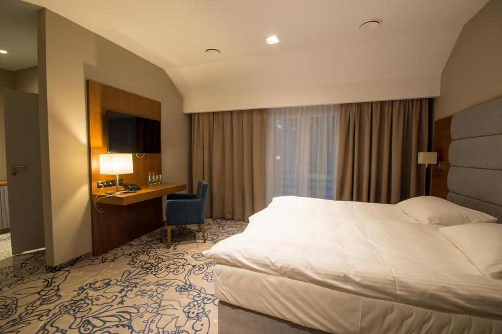 Rezydencja Sosnowa Luxury Hotel Janów Lubelski Buitenkant foto
