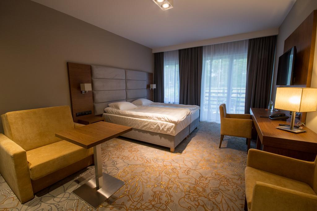 Rezydencja Sosnowa Luxury Hotel Janów Lubelski Buitenkant foto