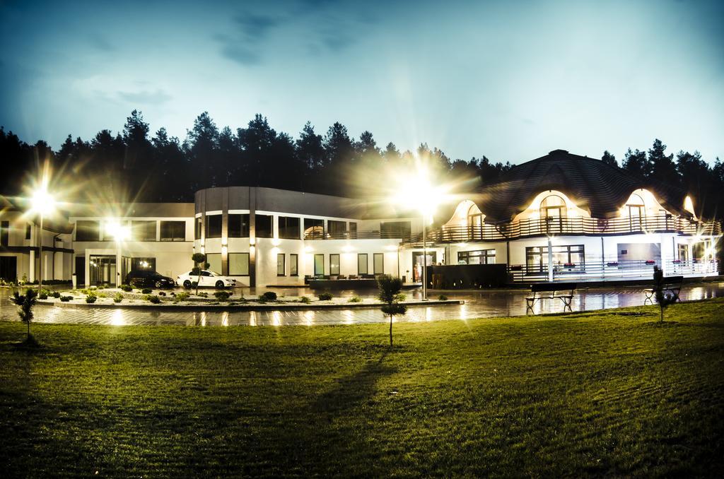 Rezydencja Sosnowa Luxury Hotel Janów Lubelski Buitenkant foto
