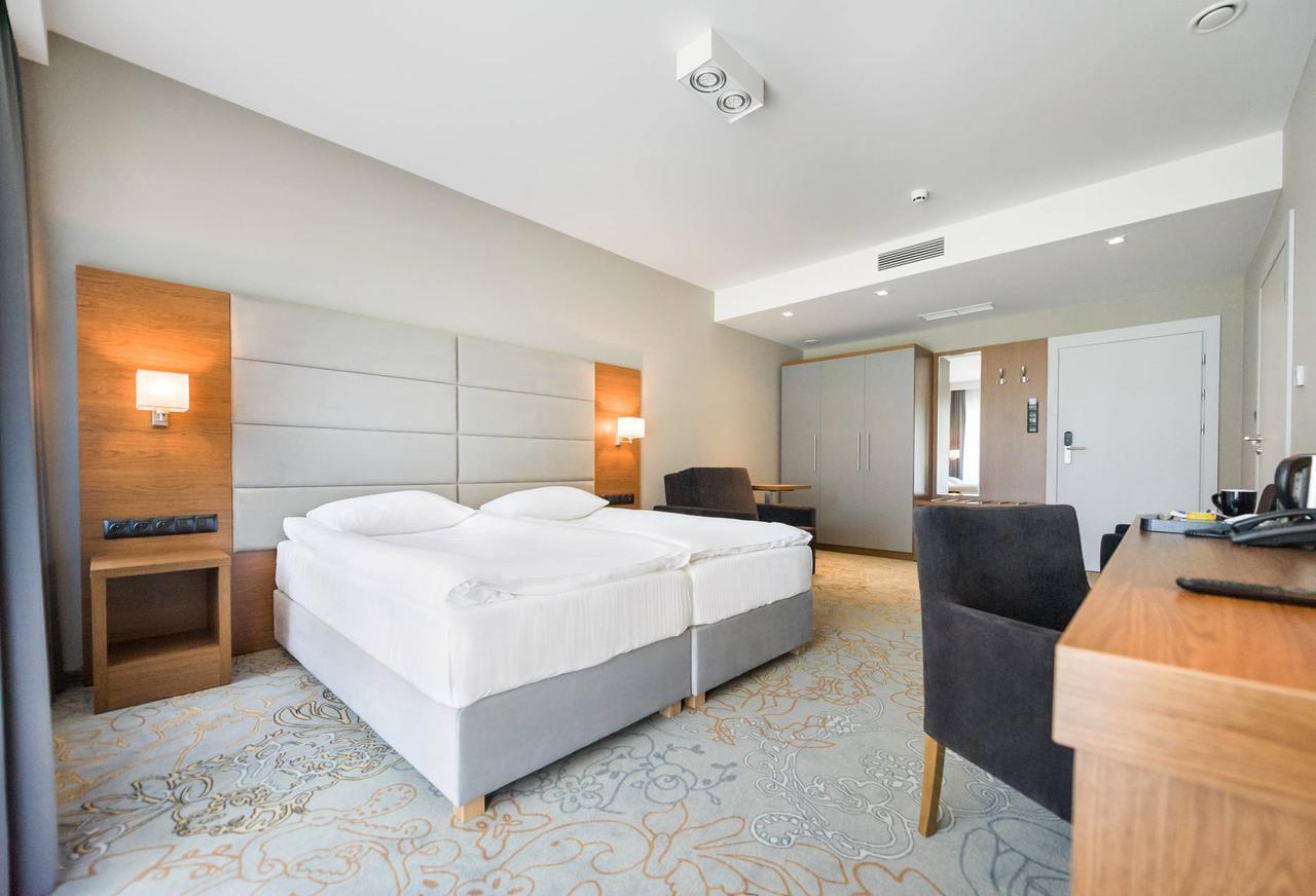 Rezydencja Sosnowa Luxury Hotel Janów Lubelski Buitenkant foto